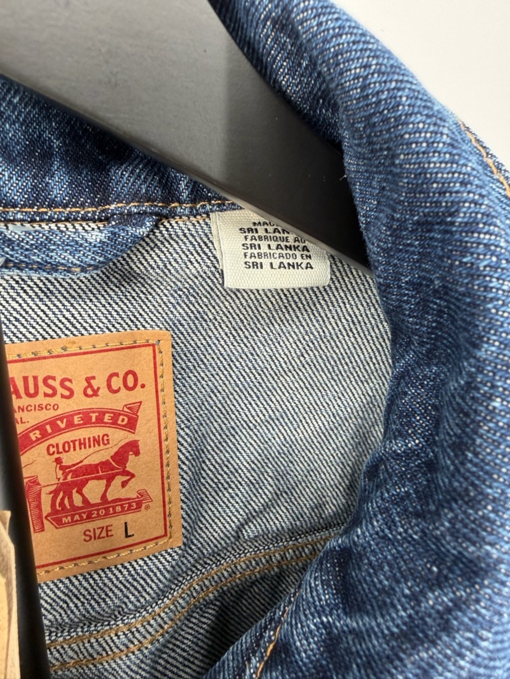 Levi’s Women’s Trucker Denim Jacket 74457 Side Zip Hem Blue L NWT - Picture 7 of 16